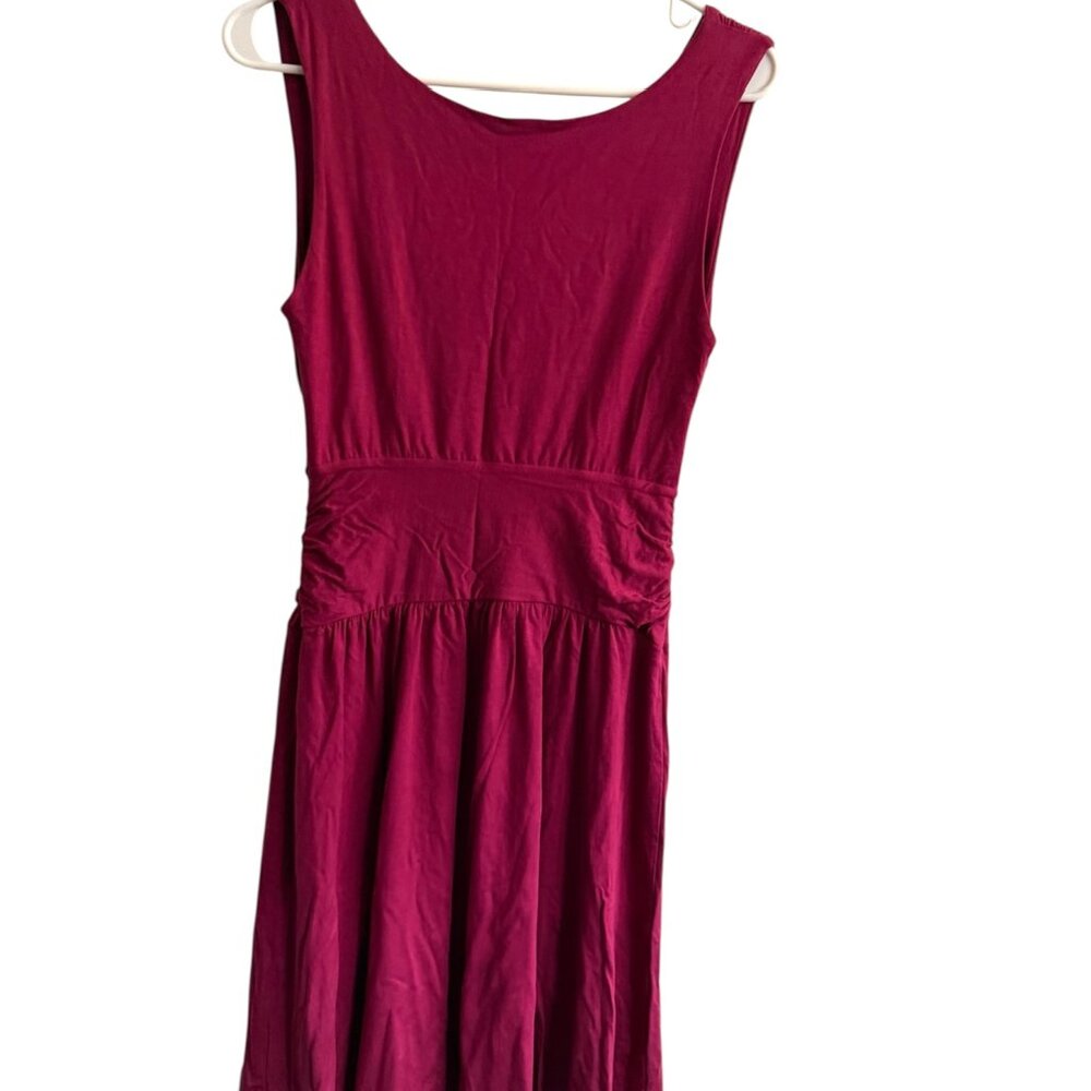 Sleveless V-Neck Red Dress - Picture 7 of 8